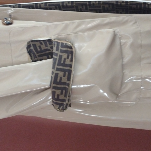 Authentic Fendi A Effet Verni Long Trench Coat - Picture 12 of 17